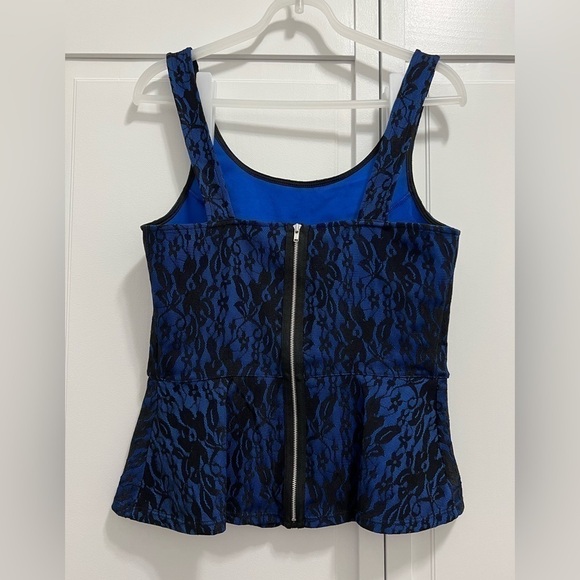 Express Women’s Sleeveless Lace Peplum Top (S) - Picture 2 of 5